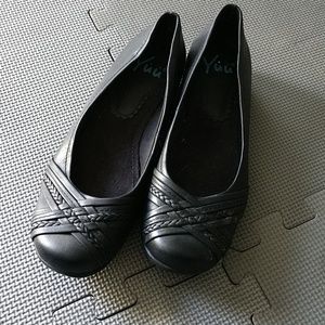 Yuu flat black shoes